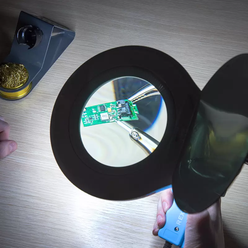 Лупа на струбцине круглая 5D с подсветкой 56 SMD LED, ø127мм, черная REXANT в Самаре