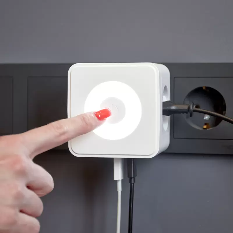 Двойник электрический Куб 16А с заземлением + 2хUSB-A 2,4А + USB Type-C 3А с ночной подсветкой, белый REXANT в Самаре