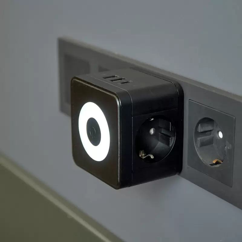 Двойник электрический Куб 16А с заземлением + 2хUSB-A 2,4А + USB Type-C 3А с ночной подсветкой, черный REXANT в Самаре
