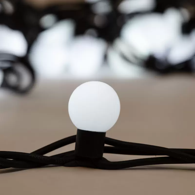 Гирлянда Мультишарики Ø23мм, 10м, 80 LED ТЕПЛЫЙ БЕЛЫЙ, черный Каучук, IP67, постоянное свечение, 230В соединяется NEON-NIGHT (нужен шнур питания 315-000) в Самаре