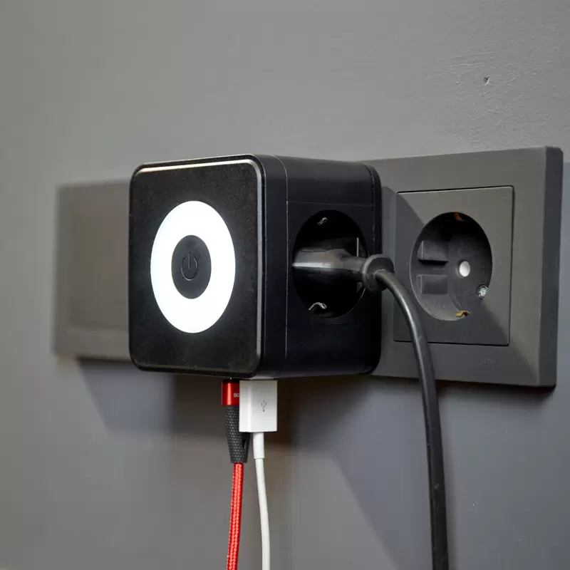 Двойник электрический Куб 16А с заземлением + 2хUSB-A 2,4А + USB Type-C 3А с ночной подсветкой, черный REXANT в Самаре